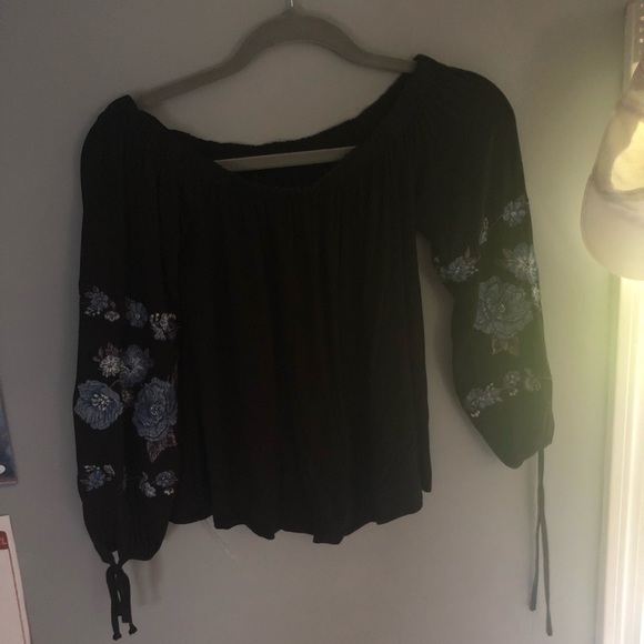 Off the shoulder black top - Picture 1 of 1